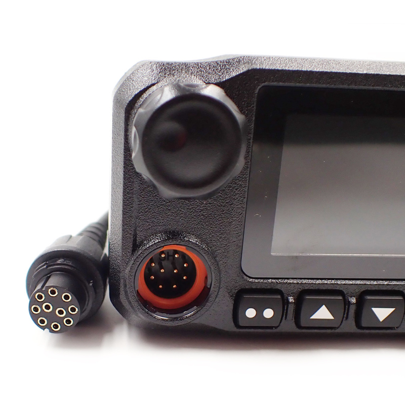 Kirisun TM840 VHF, дисплей и органы управления