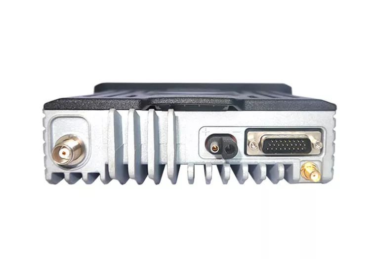 Excera EM8100(H) UHF, дисплей и органы управления