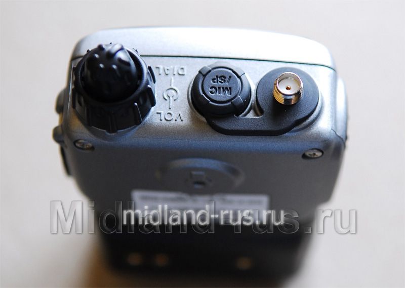 Yaesu VX-7R, задняя часть корпуса